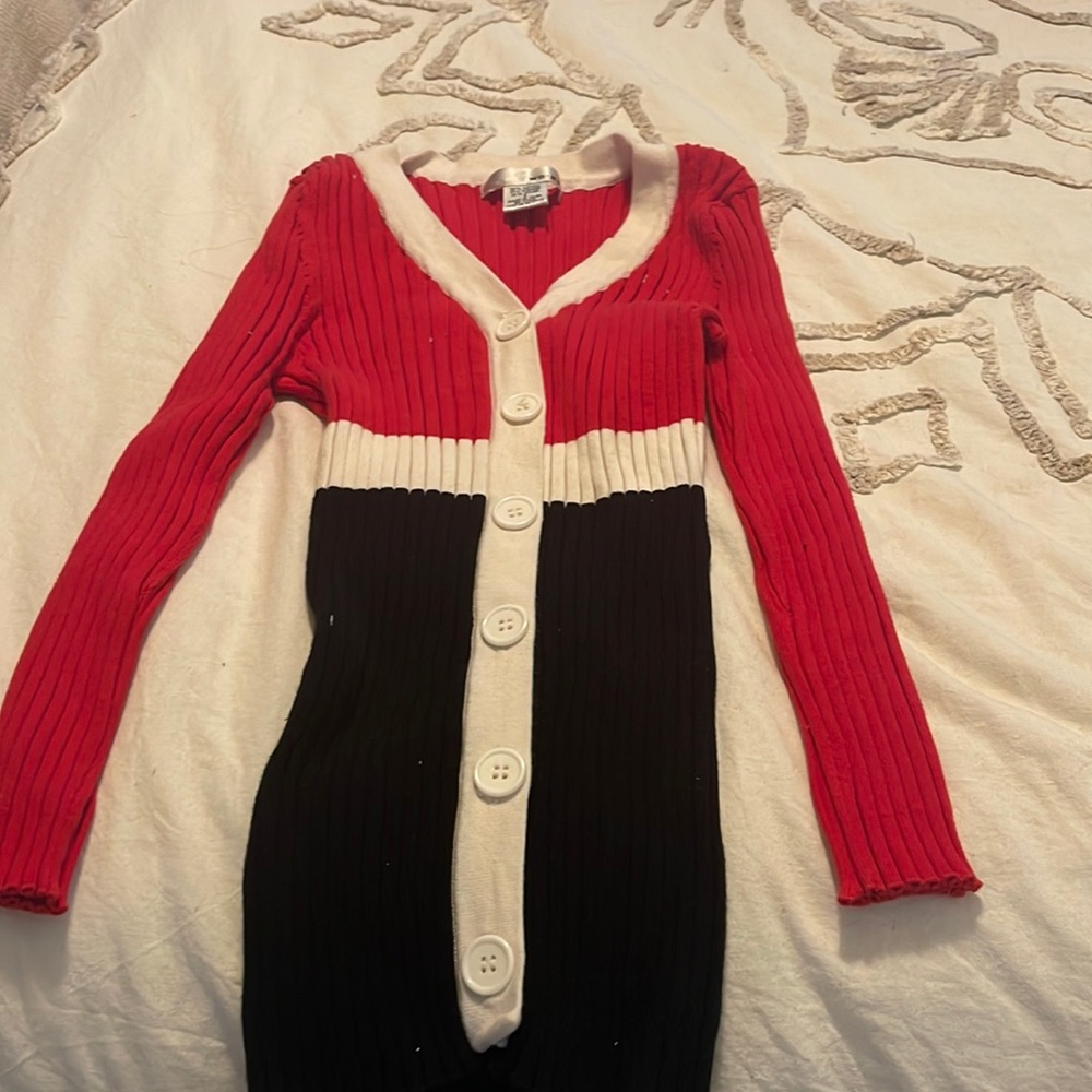Red , black & white long sleeve knit top